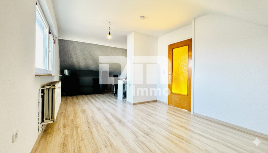 Kompakte Dreizimmer DG Wohnung in gepflegtem Dreifamilienhaus in gesuchter Lage - Schlafzimmer